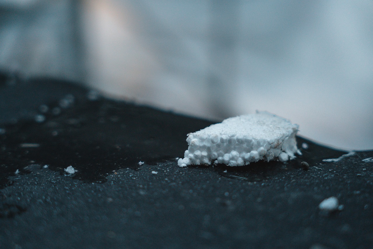 Pozor, polystyren je křehký. 